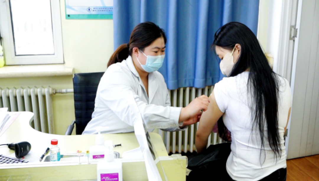 从“爱她就给她打”到“爱他就给他打”:男性九价HPV开打,4000块这针是刚需还是清库存?