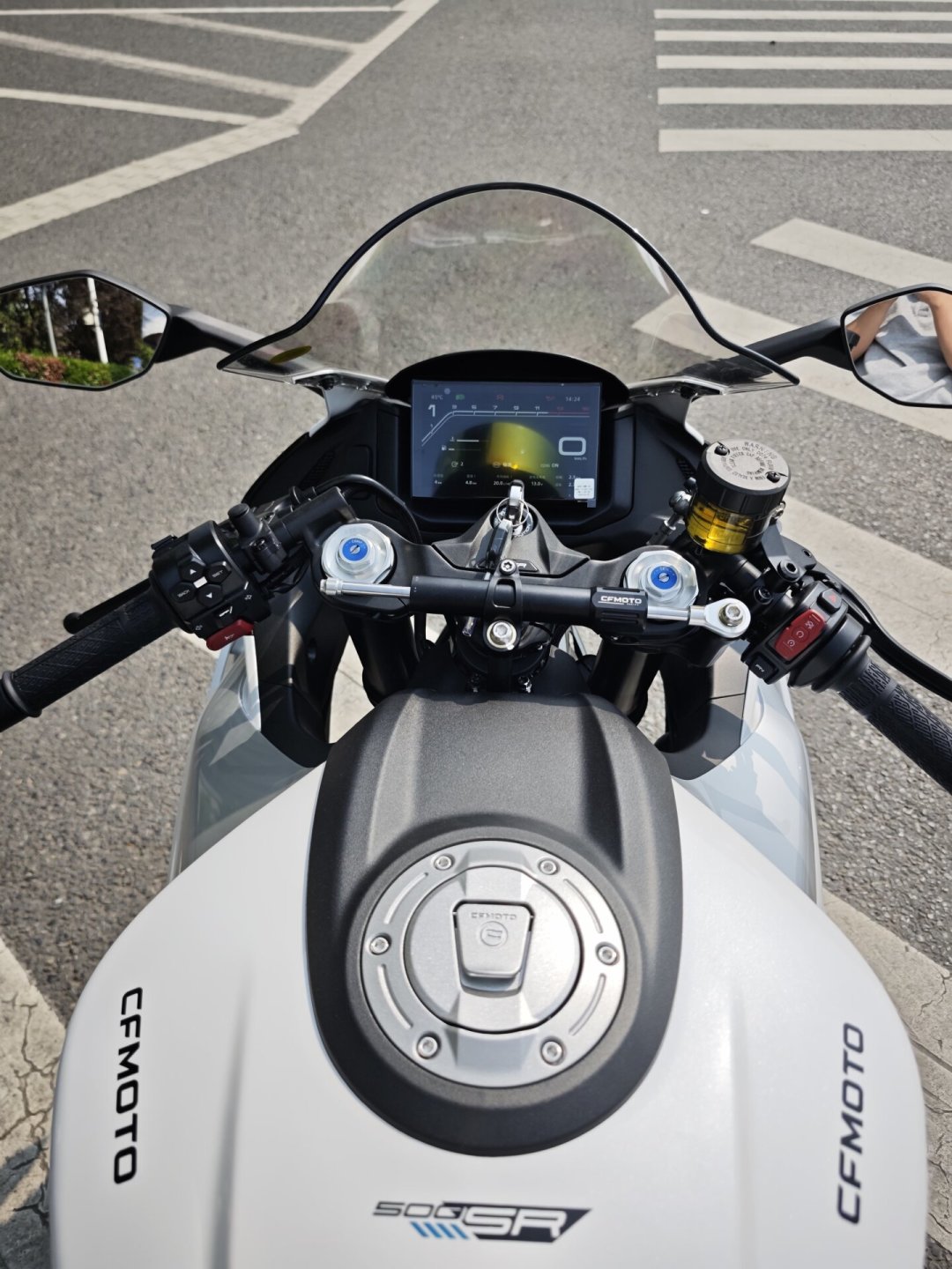 春风500SR油耗劝退?扒完全网车主实测,这台28980元的四缸仿赛账要这么算