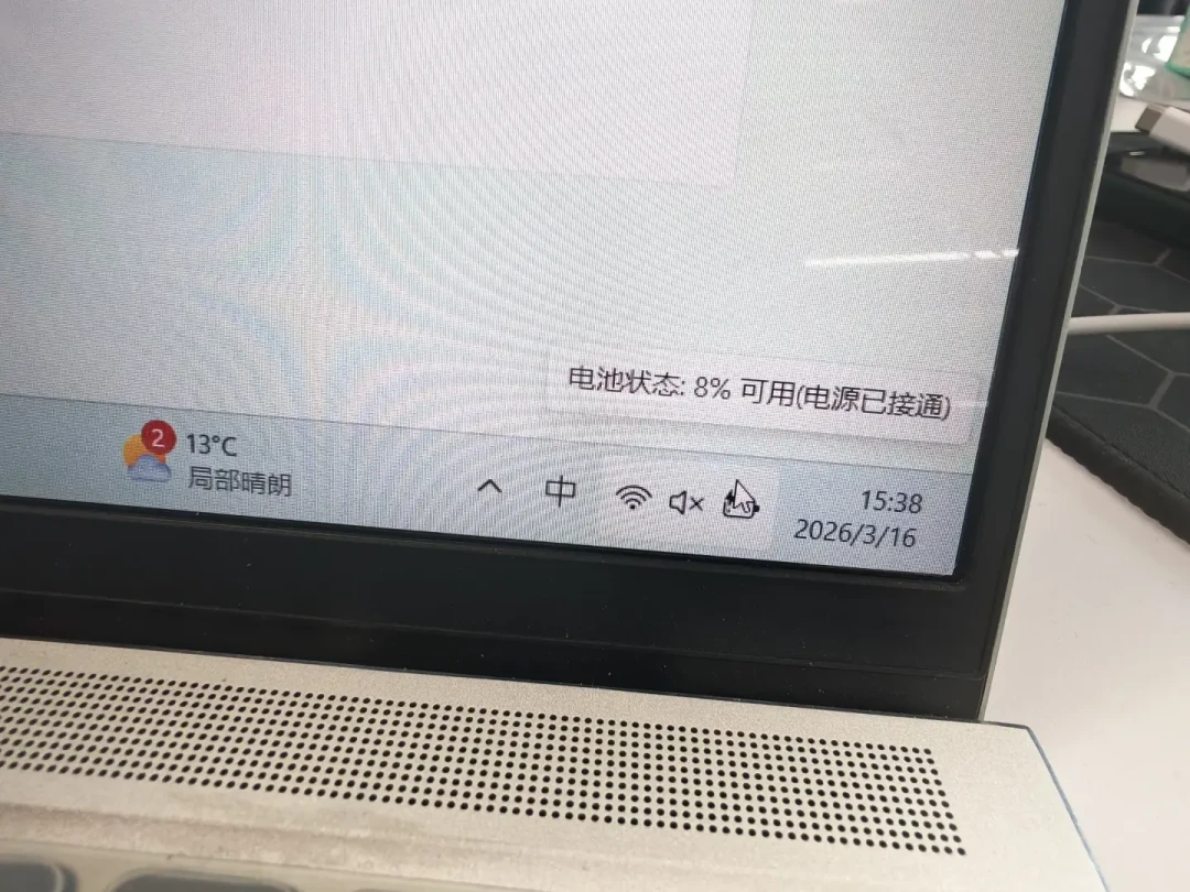 戴尔卡在0%充不进电?有人长按电源键30秒就恢复了:先把免费6步排查走完,再谈花钱