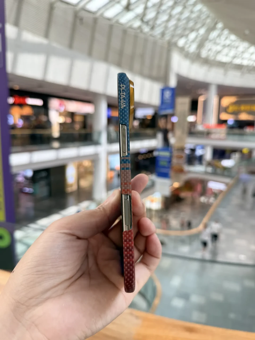 Air 2 要到明年春天,初代 iPhone Air 已跌破5000元:PITAKA 的 Air 壳也进了降价窗口,看清三个坑再决定
