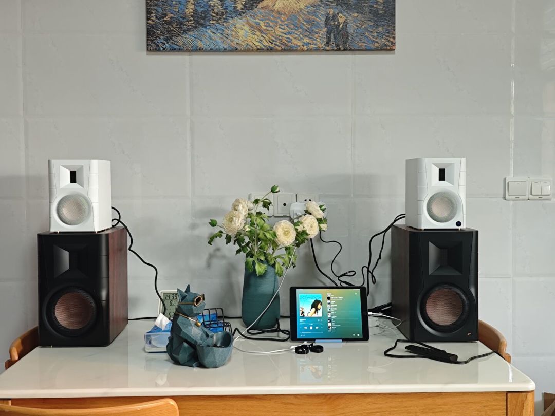 惠威D100和D300差一千多块:听完两派盲听才发现,钱不是花在带式高音上