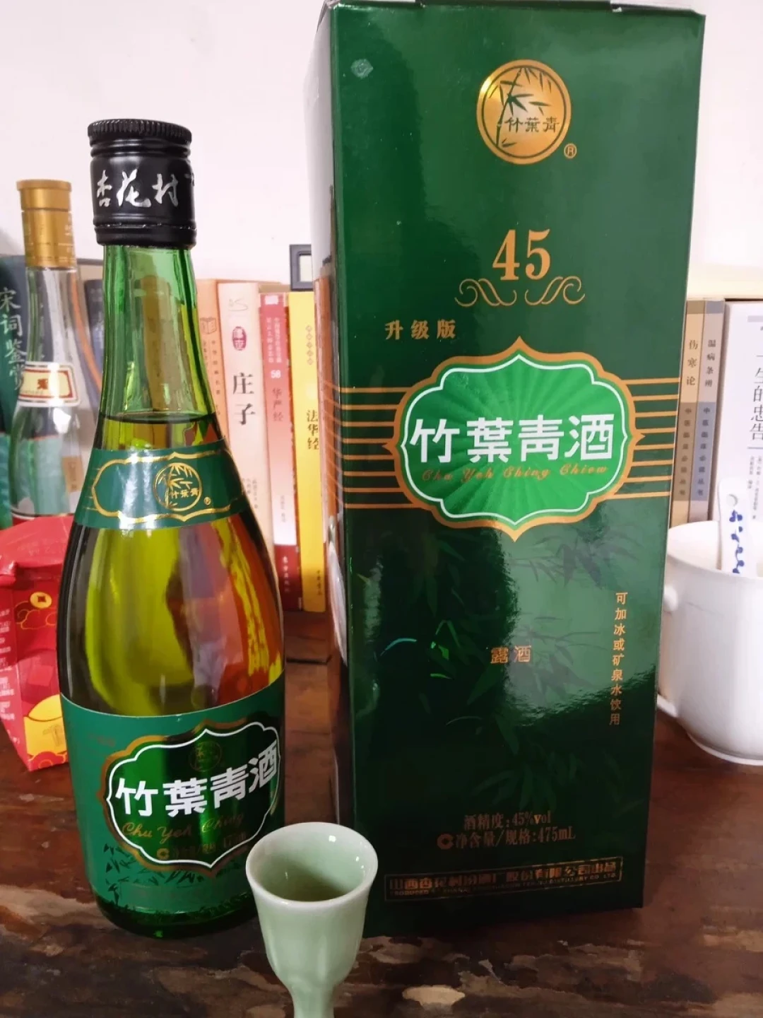 白酒冰着喝又爆了，评论区一片“劝退”：但所有白酒里汾酒最扛冰——哪瓶能冰、哪瓶冰了浪费、怎么冰不踩坑，先弄清再喝