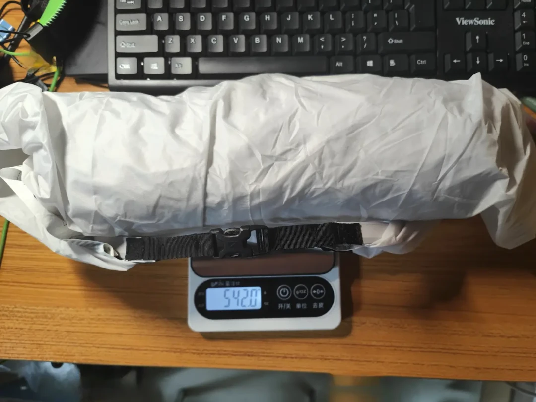 牧高笛雪翎气垫好价跌到280元:官标443g实测540+,秋徒步前把版型、保暖和坑一次讲透