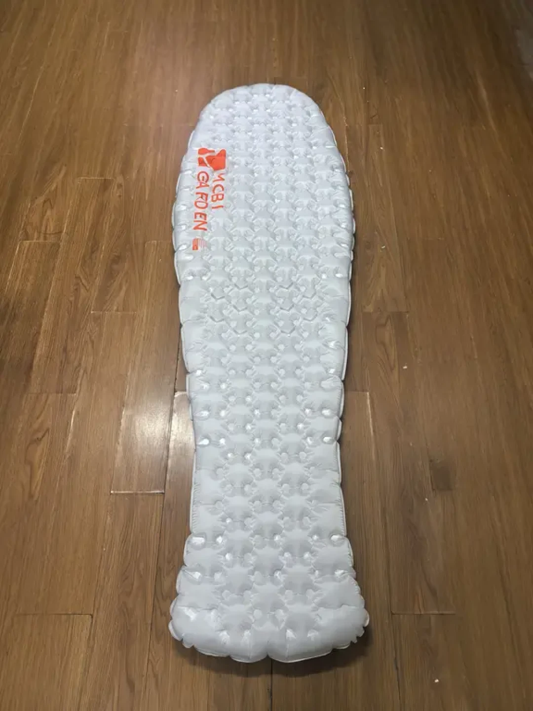牧高笛雪翎气垫好价跌到280元:官标443g实测540+,秋徒步前把版型、保暖和坑一次讲透