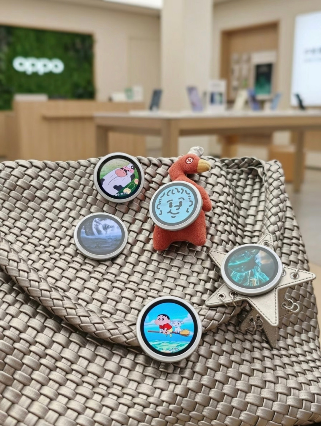 白牌50元、OPPO卖499元、影石顶配1998元:电子吧唧逐档核完,吃谷人该花多少钱说清楚了