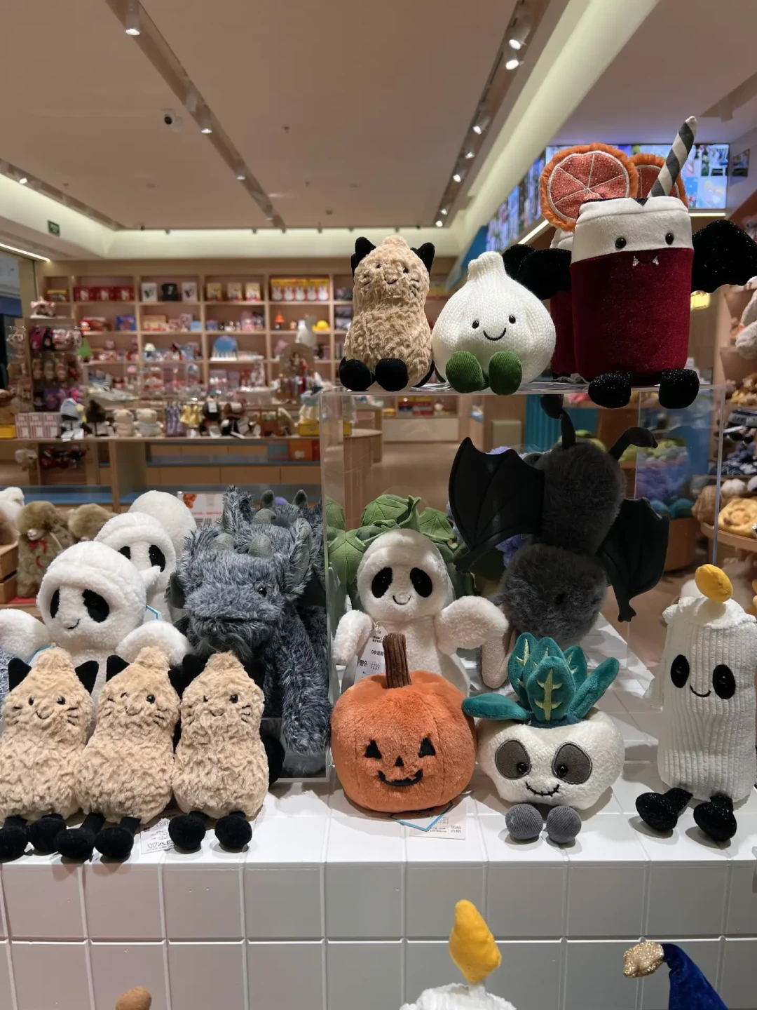 Jellycat万圣节系列今日到店:全线10款199-559元,花生猫开售两天降到66折,这一波走哪条路