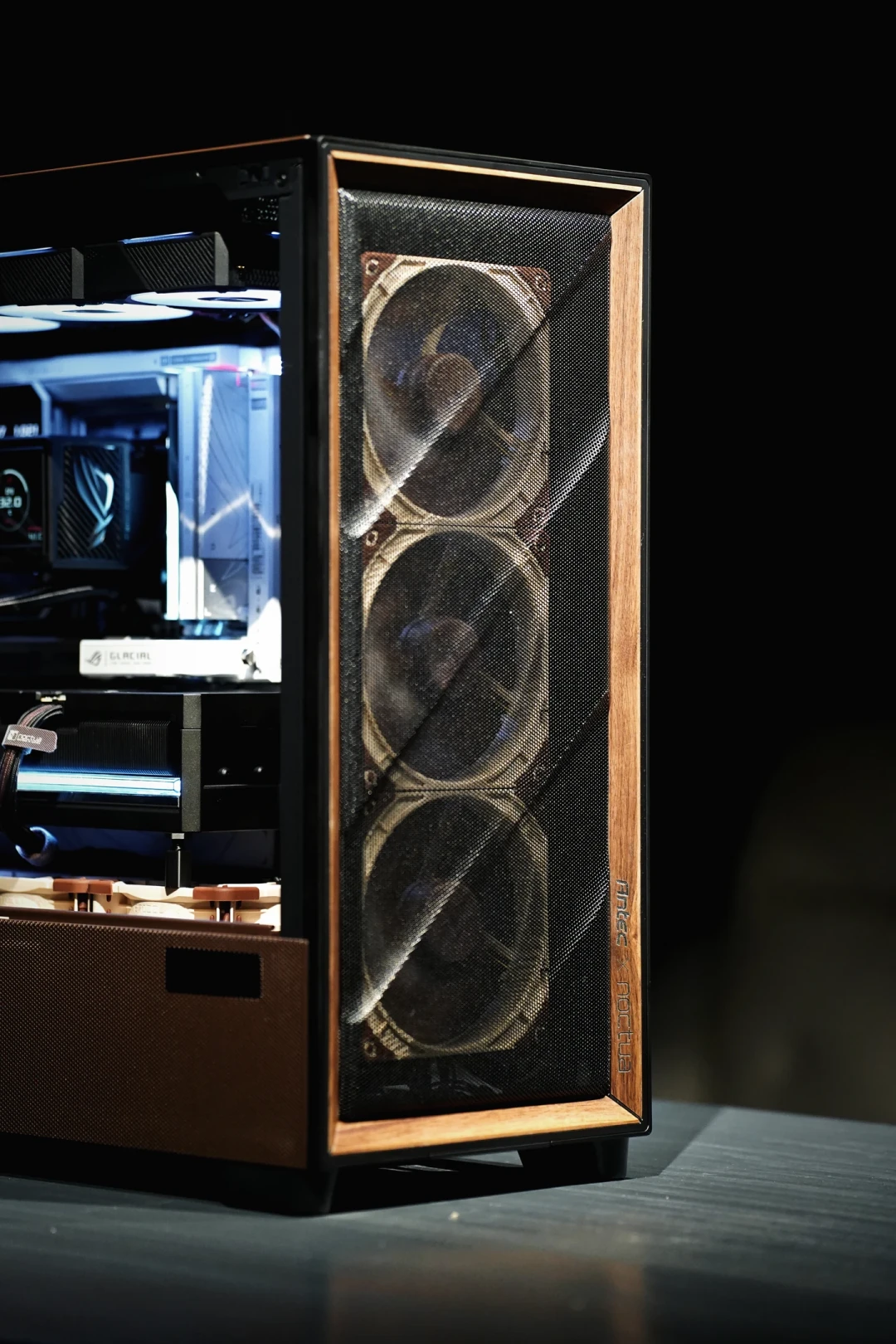 联名版2999、普通版900多:安钛克Flux Pro这2000块差价,其实就是6把猫头鹰风扇的钱