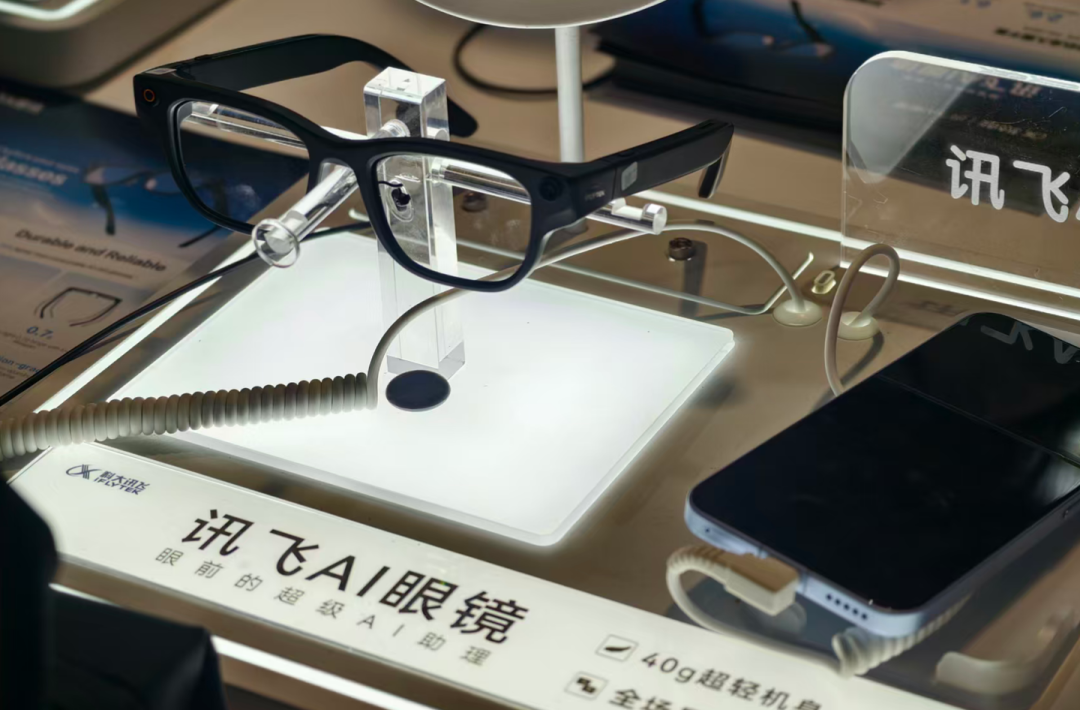 两人同时说话,眼镜只翻一个人:翻完讯飞唇动识别的演示和退货帖,说说这4299元适合谁