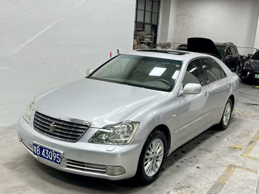 新车皇冠两年只卖3台,任何颜色还要加3000选装费:皇冠的体面,现在全靠二手市场撑着