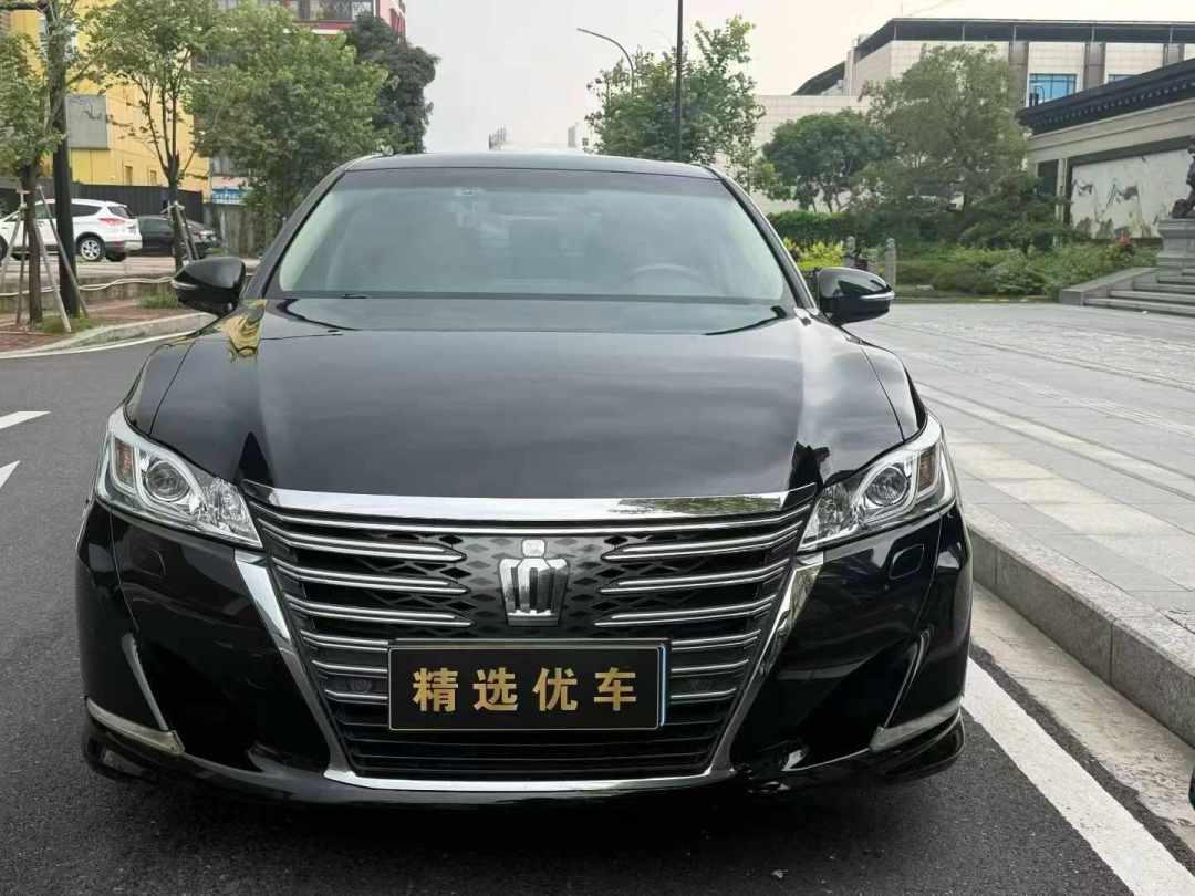新车皇冠两年只卖3台,任何颜色还要加3000选装费:皇冠的体面,现在全靠二手市场撑着