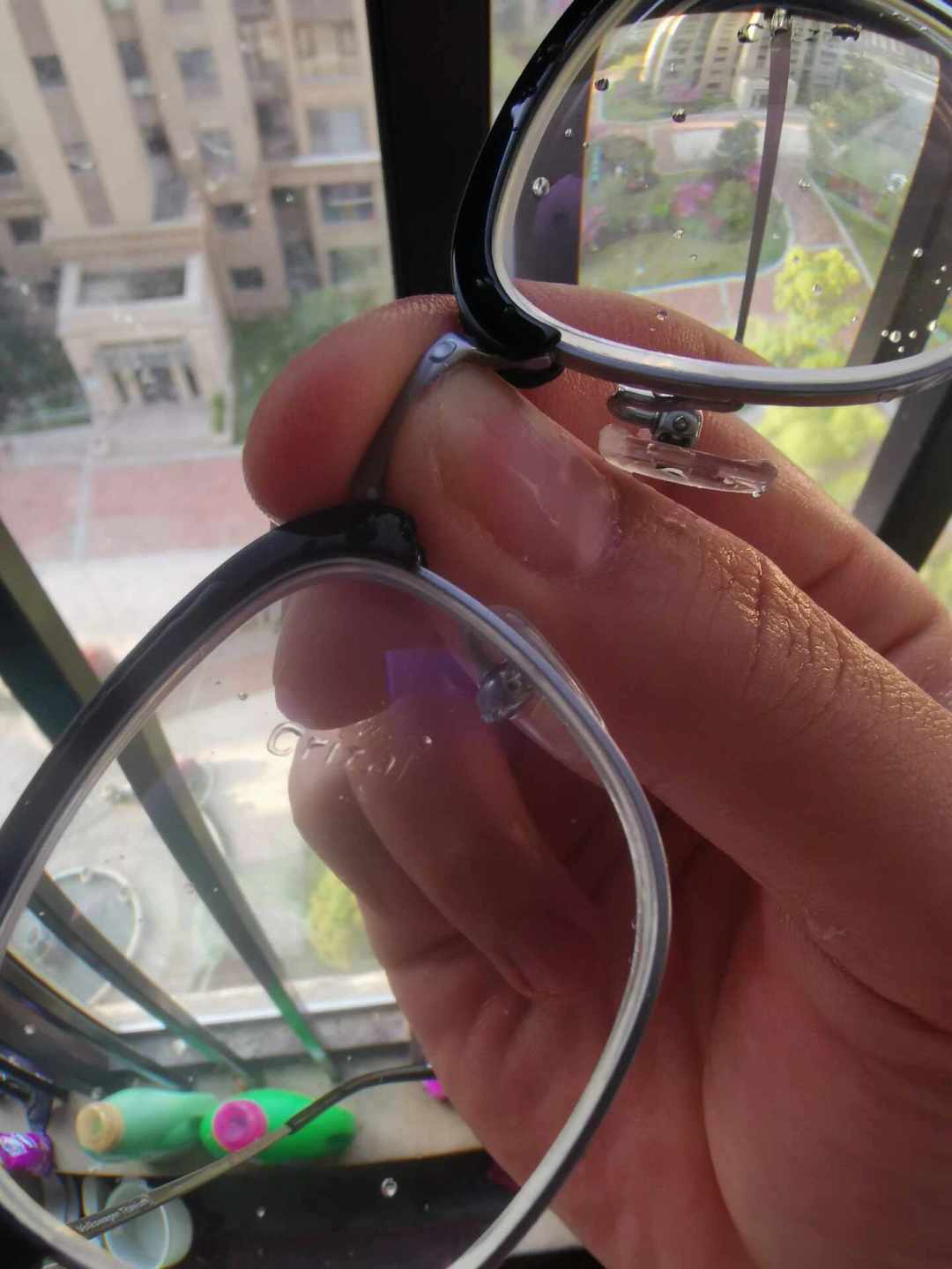 依视路扫码显示正品,你心里还是没底?雾显、包装袋、激光刻印各能证明什么,一次说清
