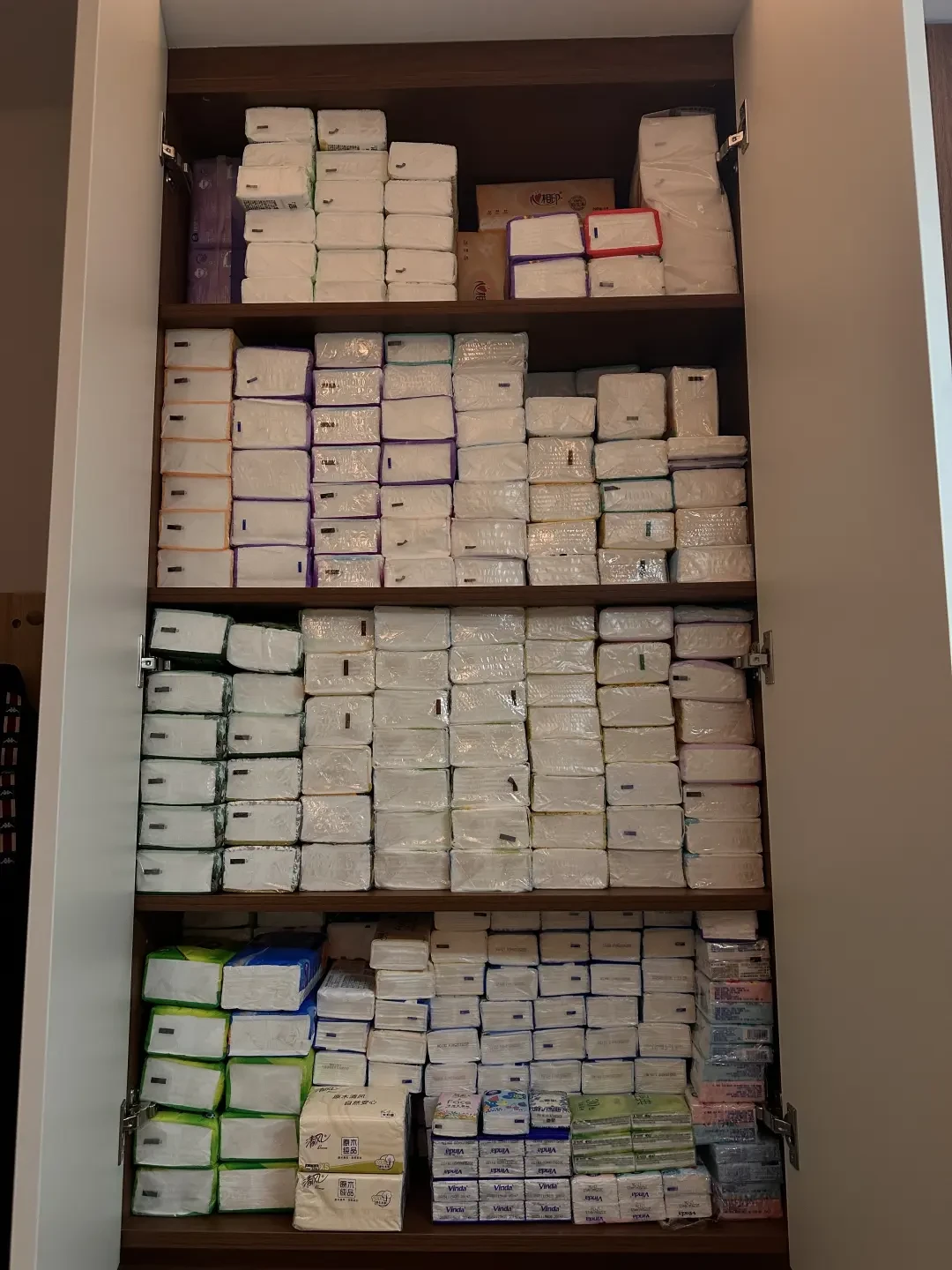 沉浸式囤货的另一面:8箱洗脸巾半年没用完4箱,真正值得囤的就这几类