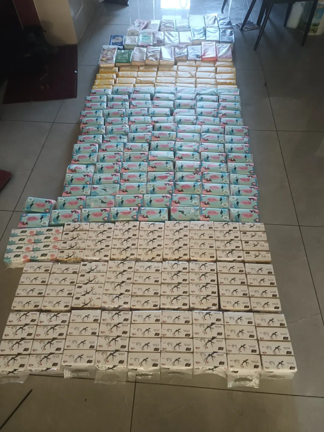 沉浸式囤货的另一面:8箱洗脸巾半年没用完4箱,真正值得囤的就这几类