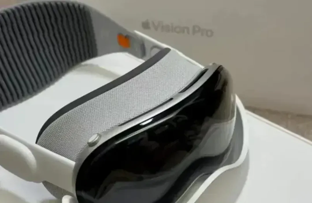 苹果退出、V社接棒、PICO冲高端，全挤在这一周：VR“交棒周”，每一类玩家该怎么办