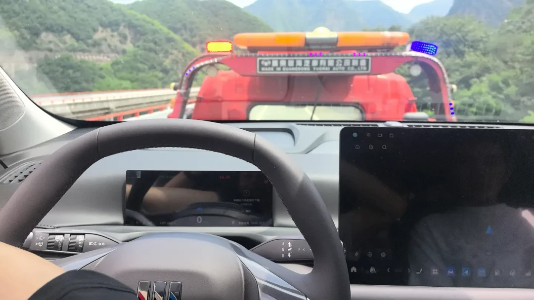 提车第二天,至境E7在高速隧道里失去动力:这起插混“亏电趴窝”背后,是2万车主该补的高速保电课