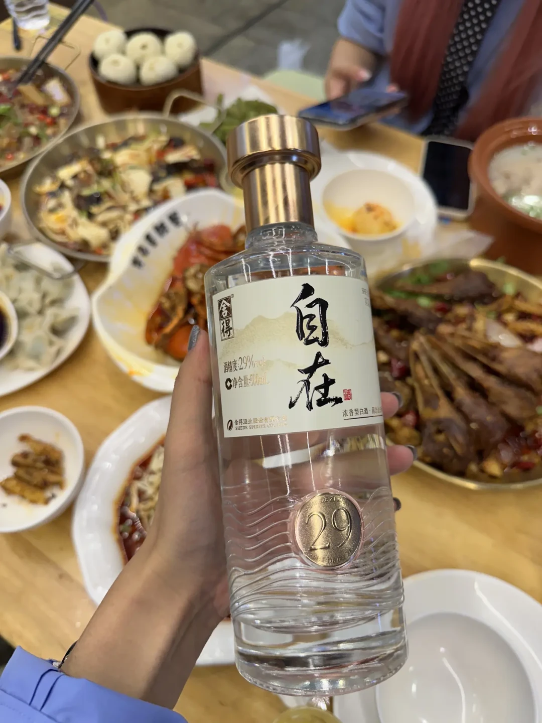 品味舍得跌到255元、半年报利润预减超六成:中秋前,舍得该不该伸手?