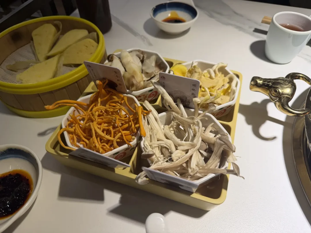菌子下锅先上锁:这个菌季去云南想吃菌,先把这些规矩看明白