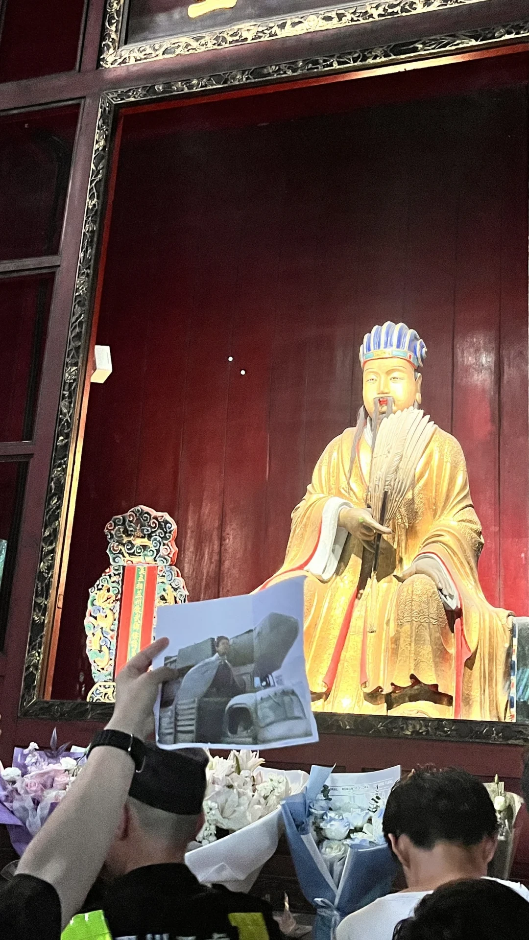 “丞相,东风给你送到了”:这个夏天,武侯祠诸葛亮像前的供桌被东风导弹占领了