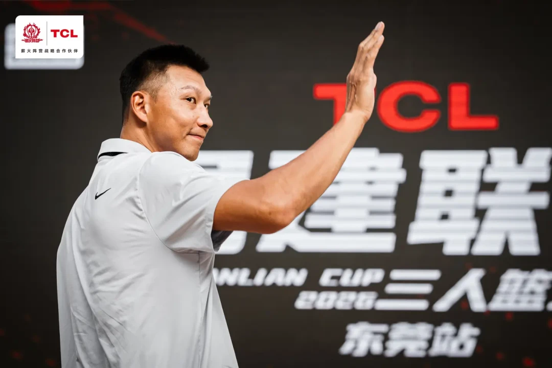 男篮83:78赢了球,全网却在刷屏易建联:我翻了三天帖子,才看懂球迷在怀念什么