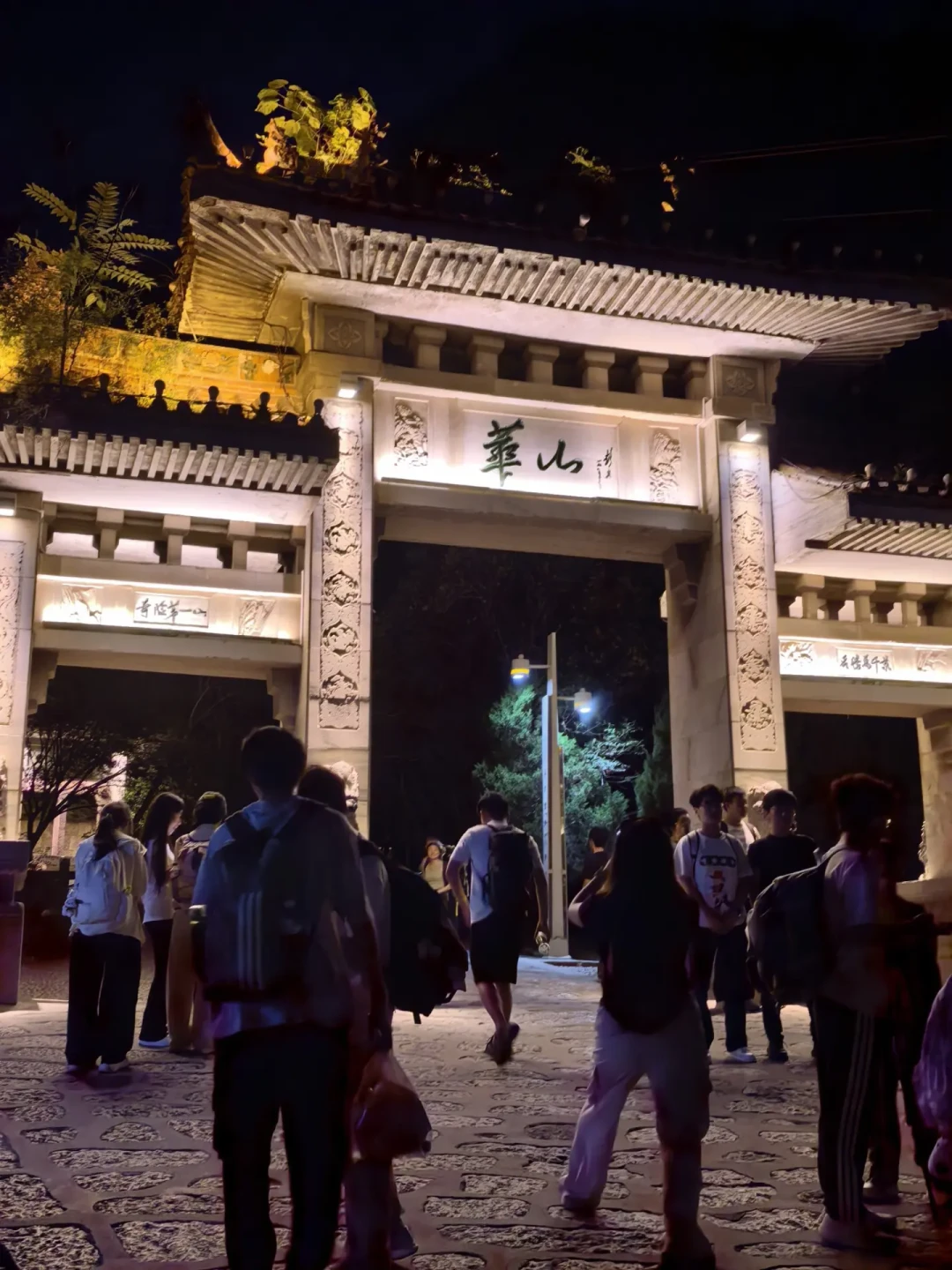 「啥都不如军大衣暖和」?翻完8月的夜爬攻略才发现,冻住大多数人的不是气温,是湿透的贴身衣