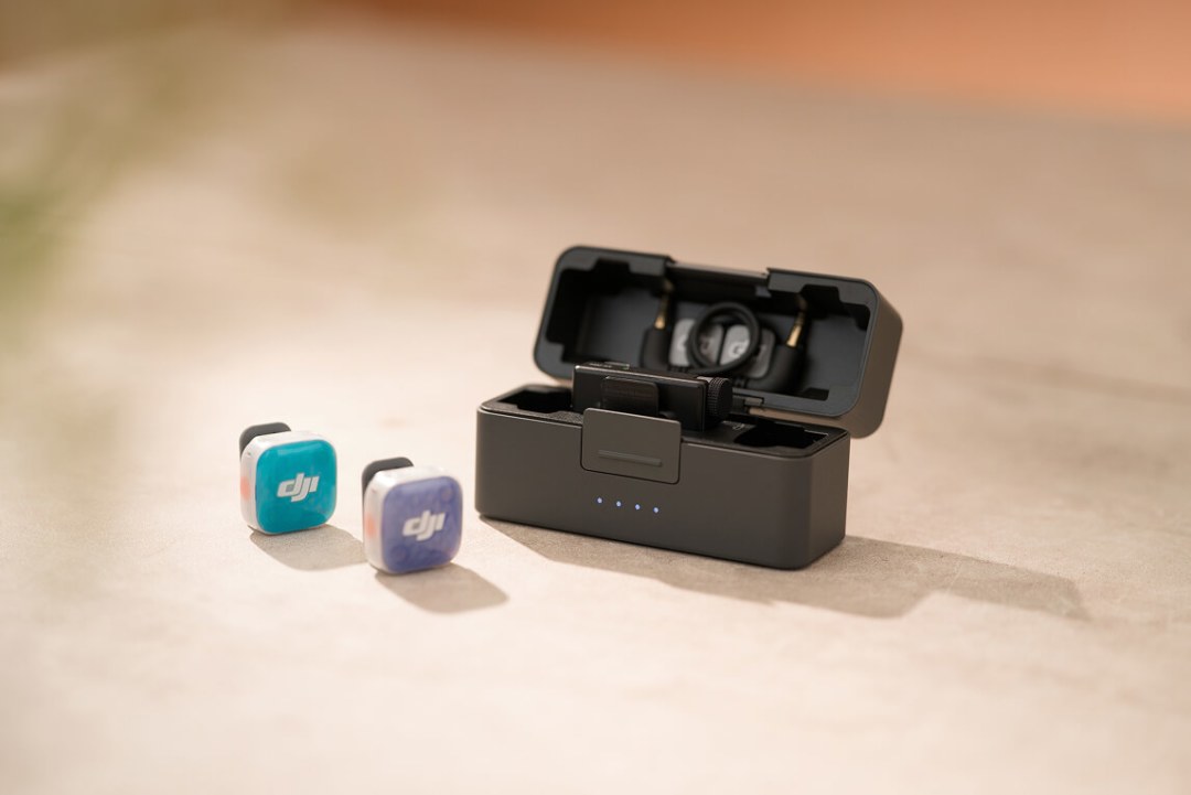 大疆 Mic Mini 2S 实测刷屏:32bit 内录能救爆音,救不了风噪,户外收音党下单前把这篇看完