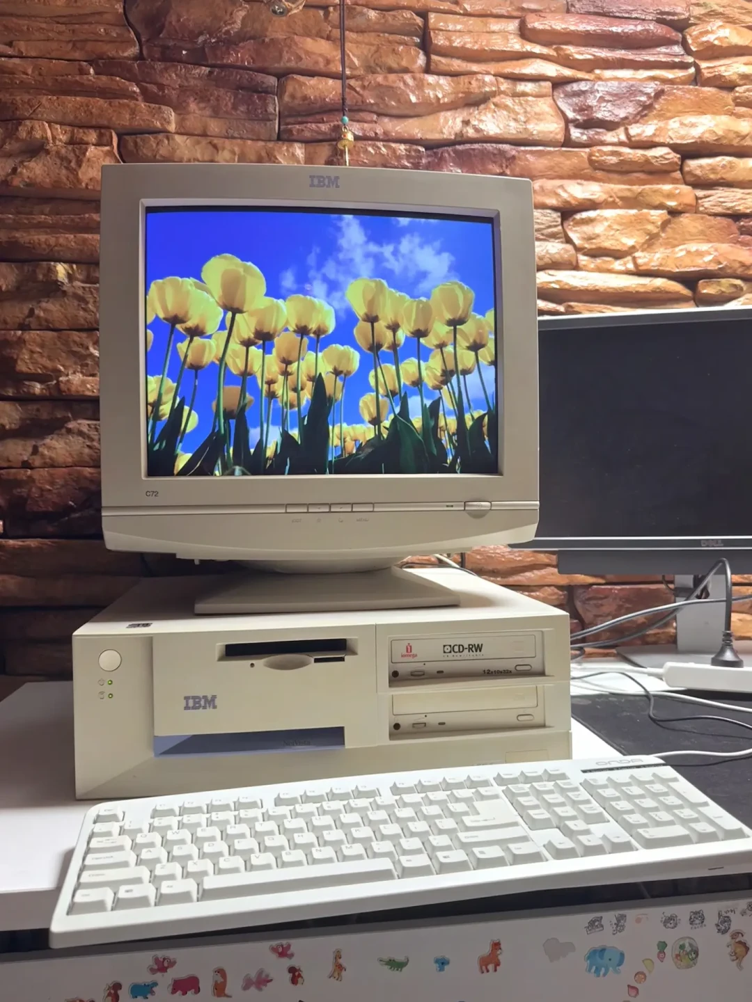 有人在游戏里造了颗CPU来跑 Windows 95:复古现场比想象中离谱