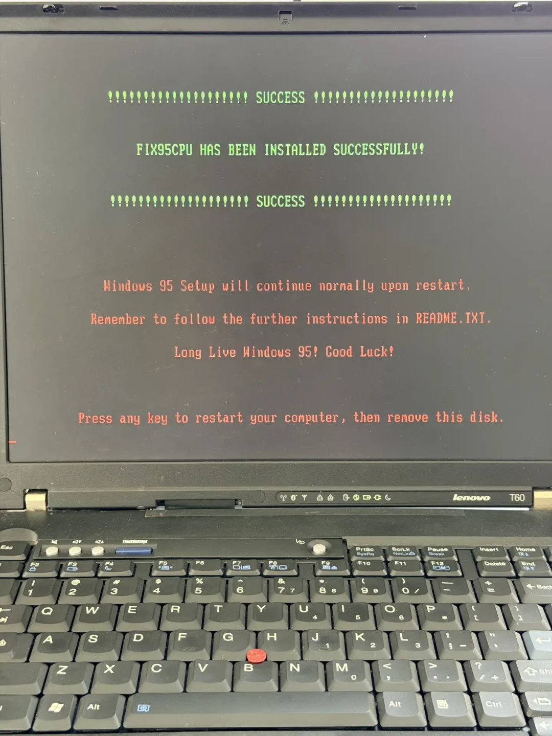 有人在游戏里造了颗CPU来跑 Windows 95:复古现场比想象中离谱