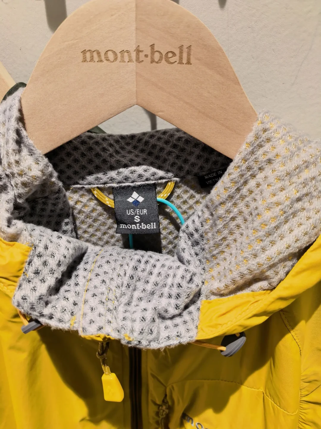 montbell“神衣”软壳进入停产期:元气黄预告不再补货、粉白两色断码,秋天前要不要抢、去哪找货,一次讲清
