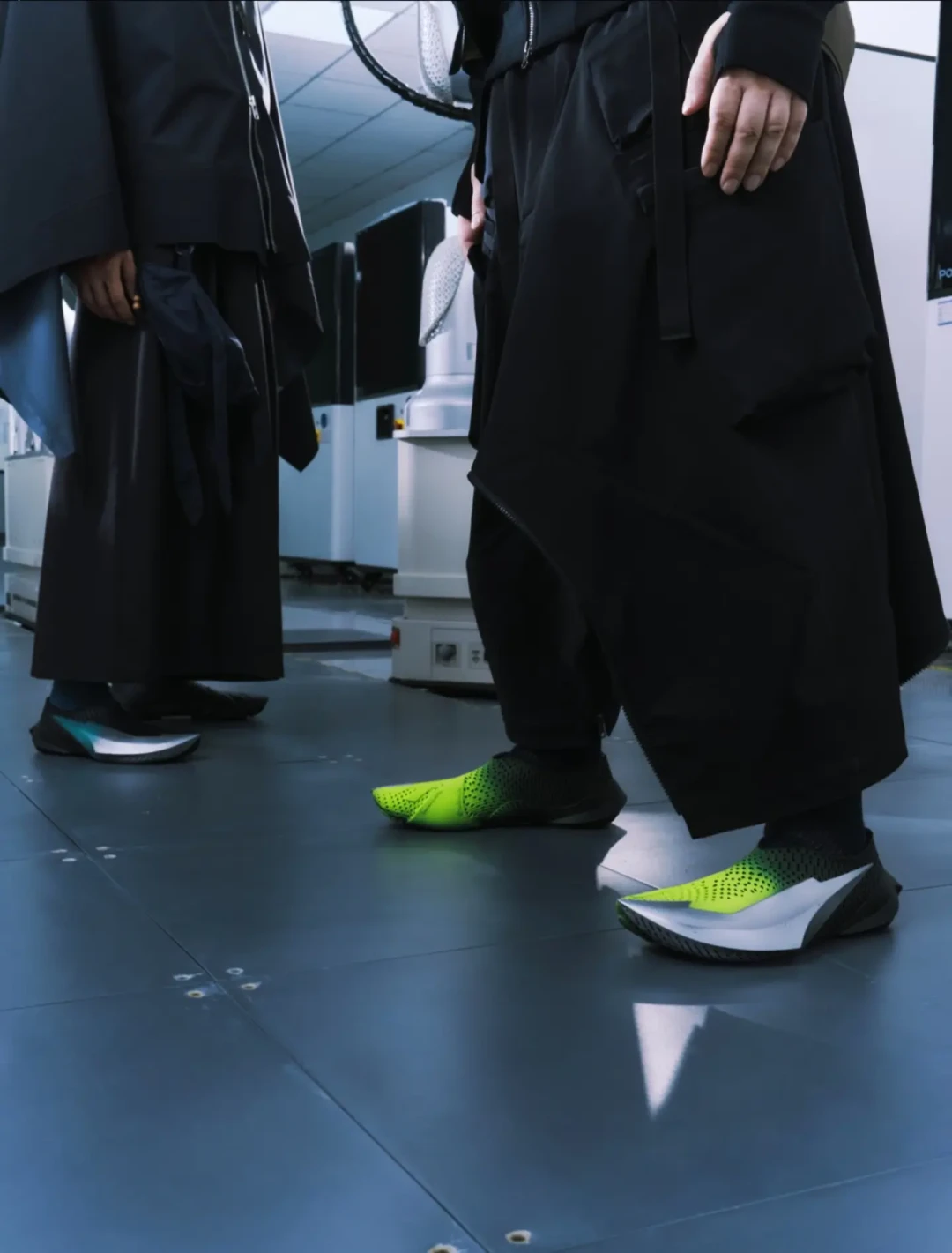 机能风主场季到了：ACRONYM新款再刷屏，但初秋下单前先看这3个坑