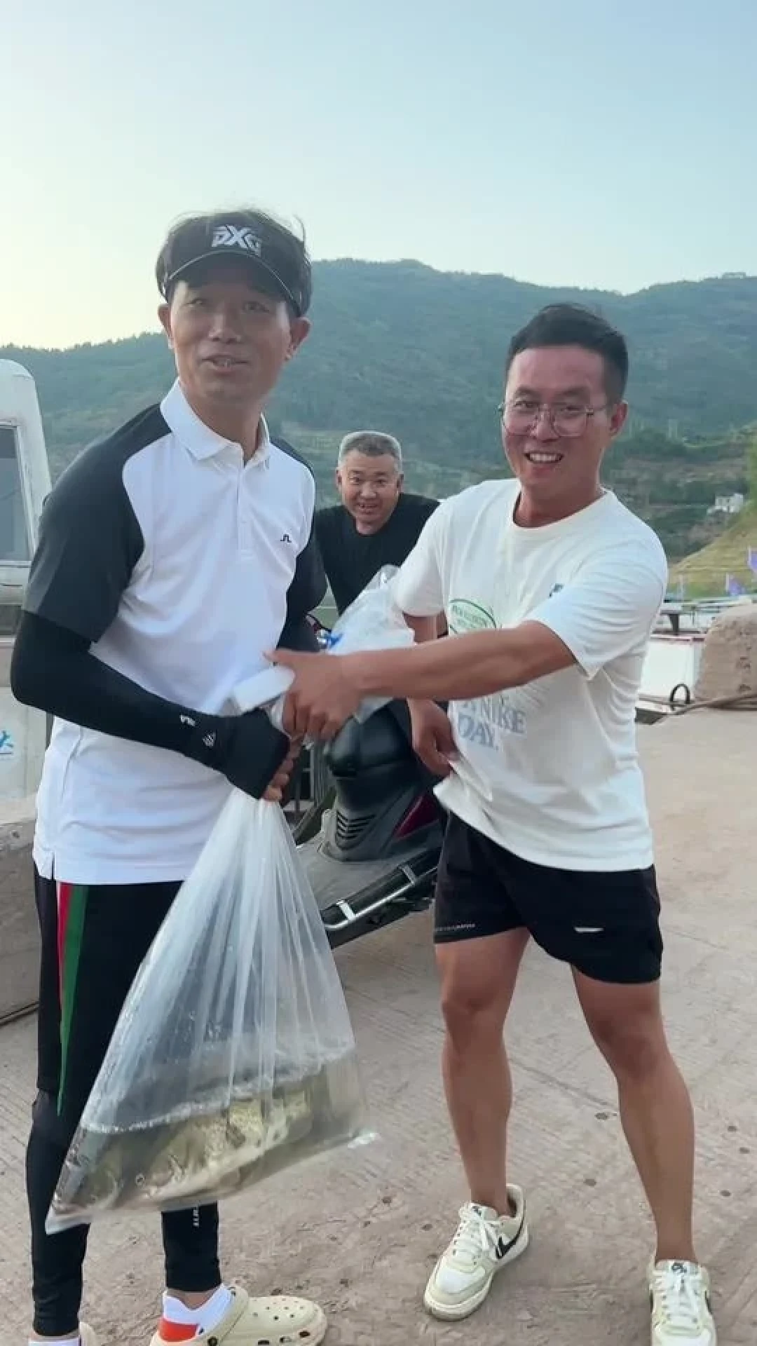 邓刚不只钓鱼了：28.08万共创钓鱼车、百万奖金赛事、洪湖五星钓场将开赛，钓鱼佬该看哪一步