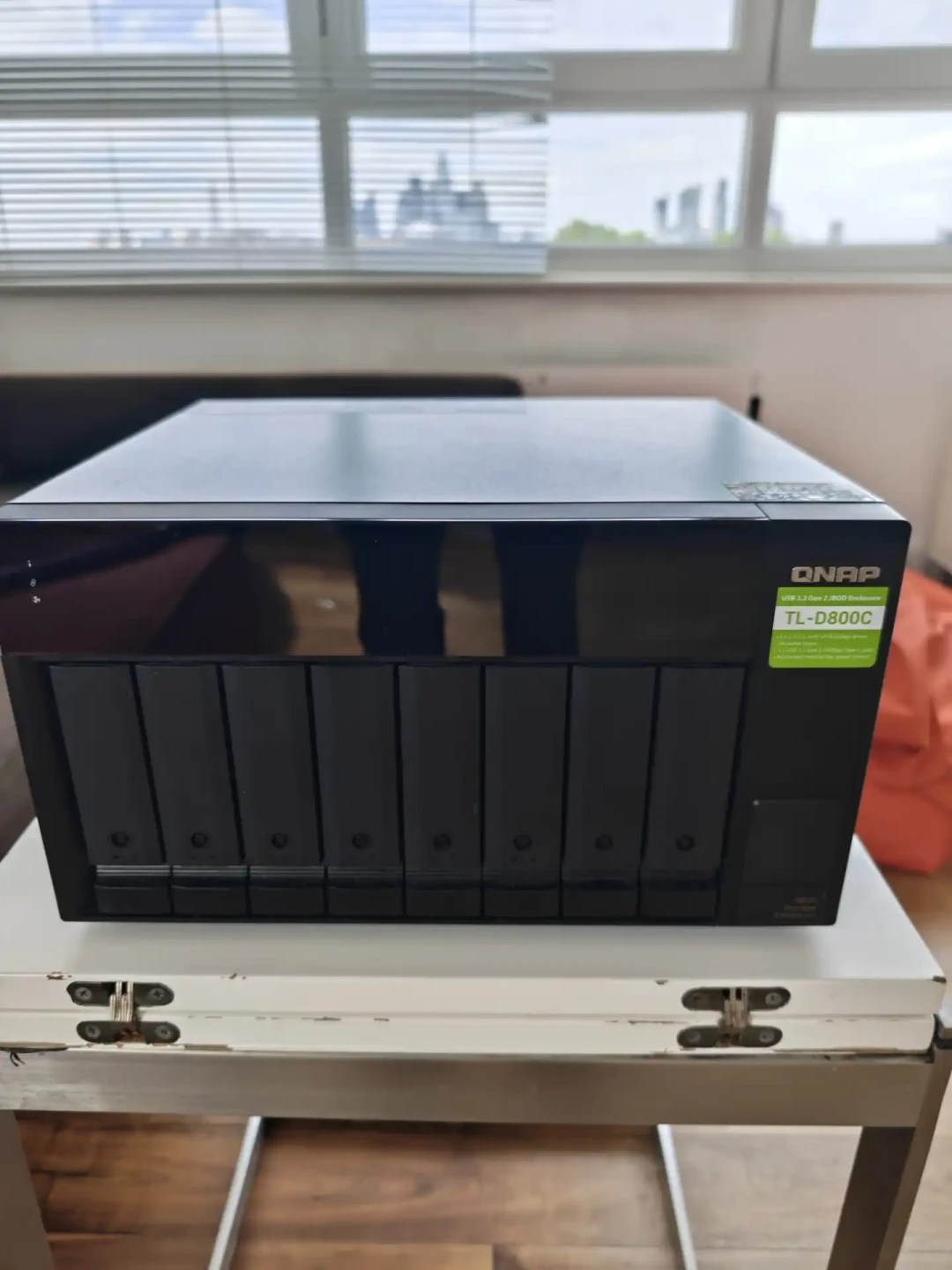 飞牛NAS用USB硬盘柜扩容：一人实测靠谱，一人炸了文件系统，差的不是品牌，是数据放哪