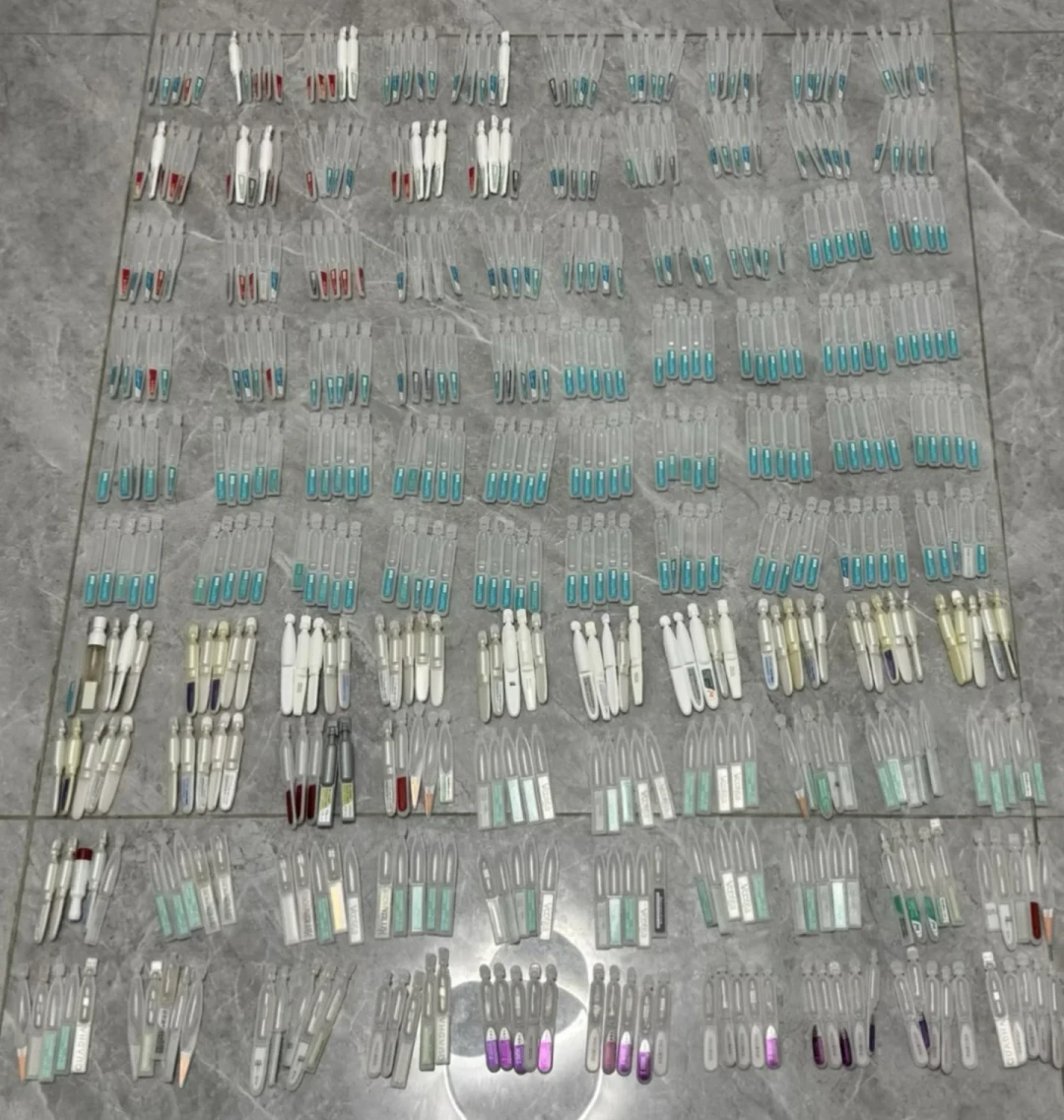 重组胶原蛋白是今夏护肤最热的成分,但你抹的是保湿剂,不是胶原蛋白:我把四个平台的广告帖、软文和真评价都核了一遍