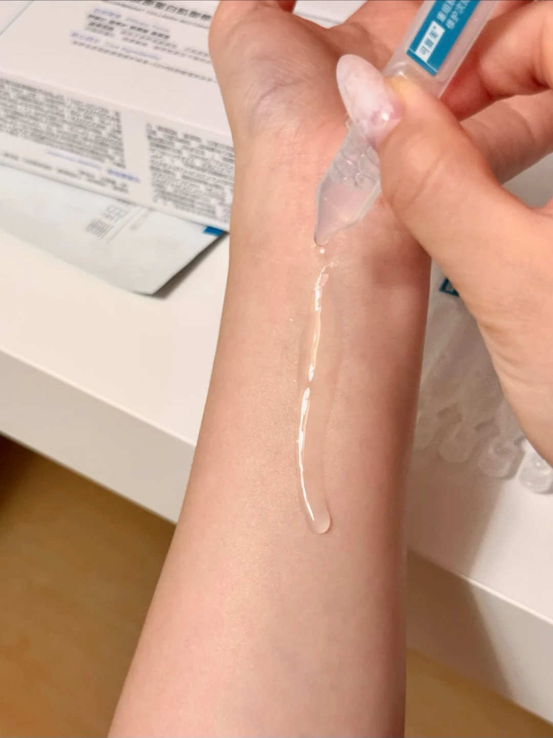 重组胶原蛋白是今夏护肤最热的成分,但你抹的是保湿剂,不是胶原蛋白:我把四个平台的广告帖、软文和真评价都核了一遍