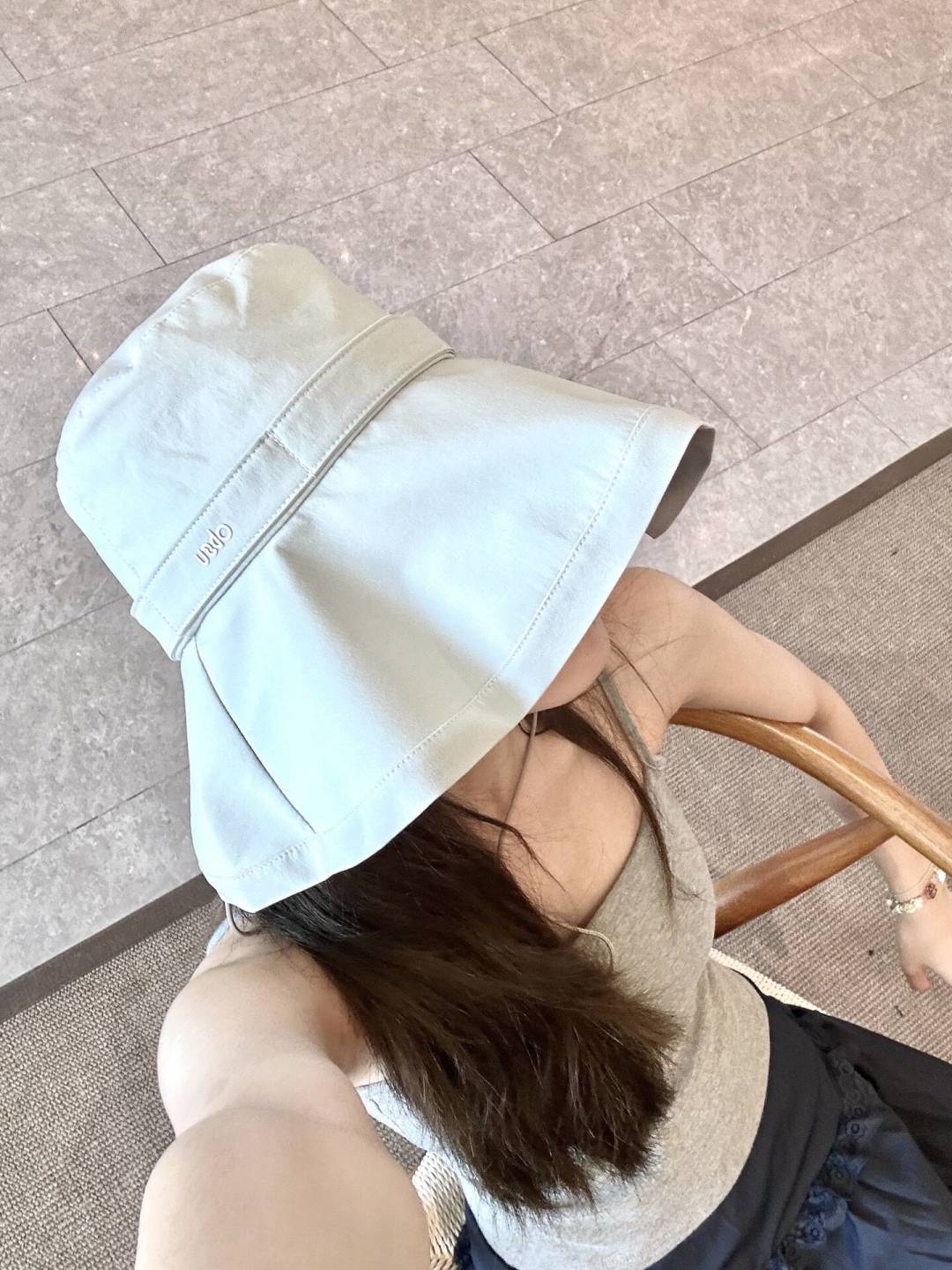 晒后脸红痒起疹子？先分清晒伤、太阳过敏、光接触，再决定修护还是就医