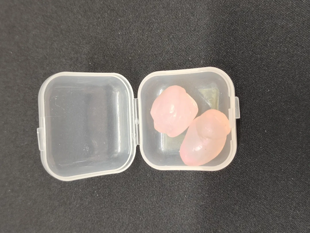 室友连麦打游戏到凌晨一点,花一千买降噪耳机能救吗?翻完知乎和小红书,我把宿舍隔音的真相整理清楚了