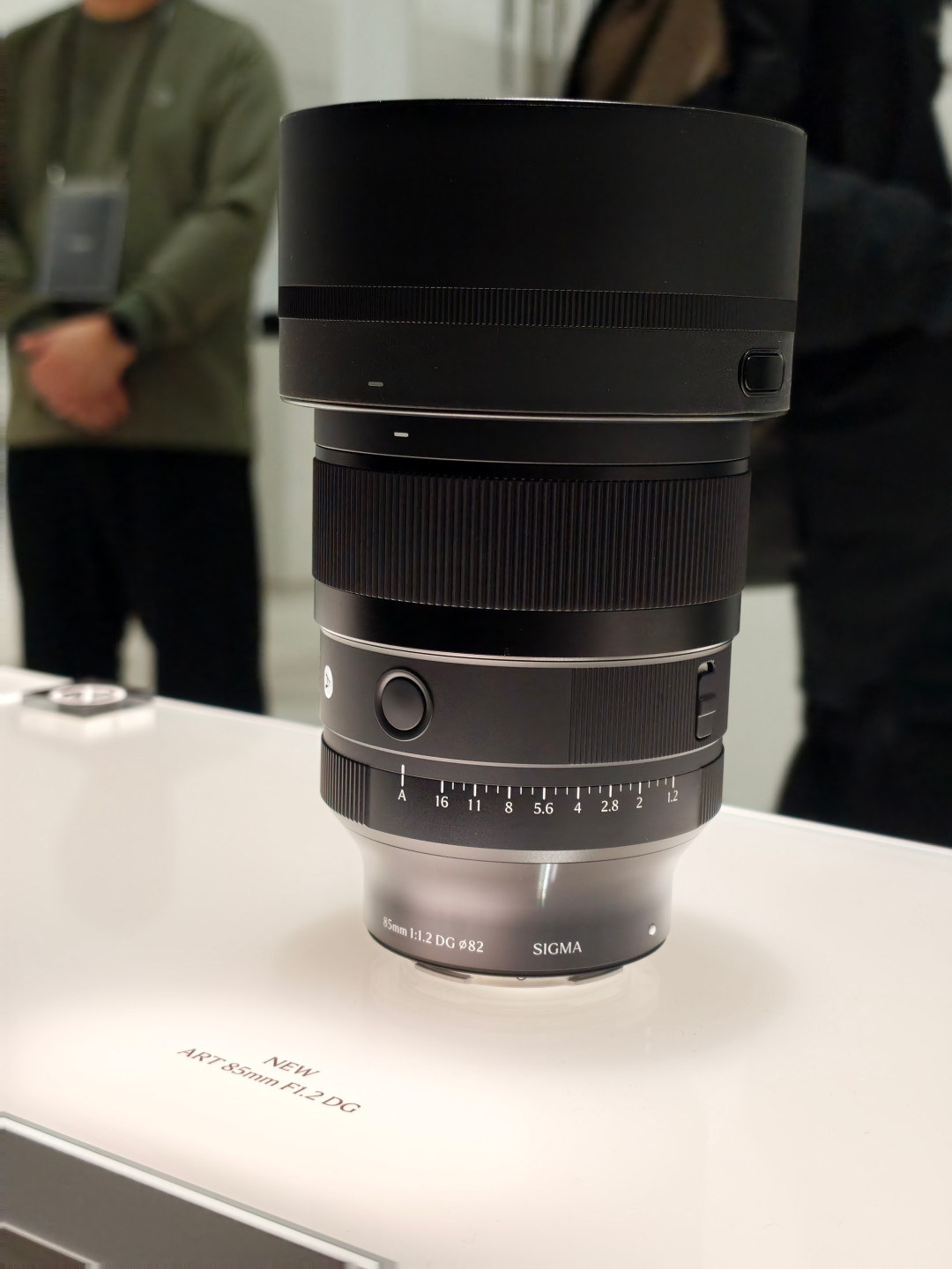国产85mm F1.2卖3799元,上市满月口碑吵成两派:现在入手,还是等9月的适马?