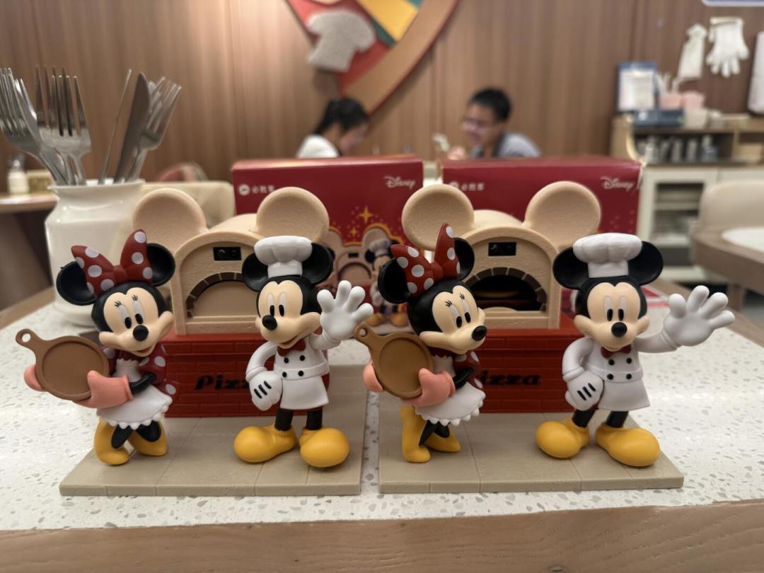 必胜客×米奇联名满月复盘:最火的“小厨房”断货了,现在上车还来得及吗