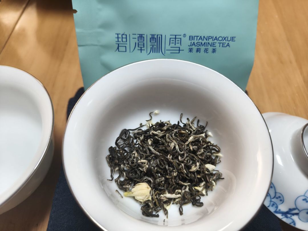 你泡的碧潭飘雪为什么发苦:翻遍全网翻车帖,3种泡法救回手里这罐上百元的茶