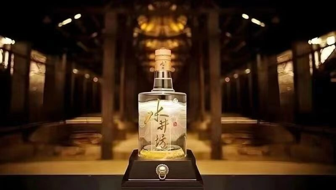 水井坊井台从五百多跌到两百出头，“暴跌性价比逆天”刷屏——现在买是捡漏还是接飞刀？