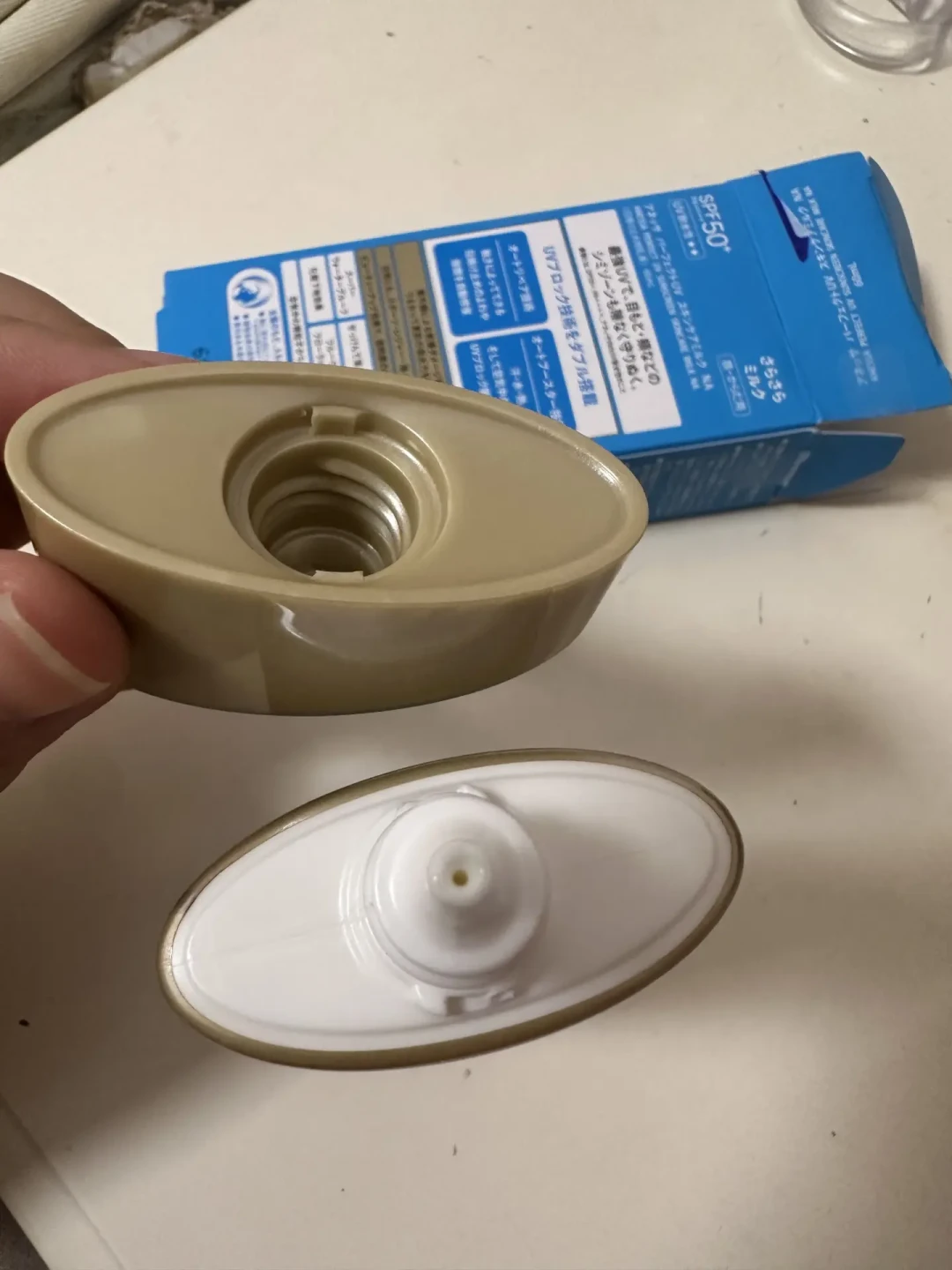 每天都在有人问“这瓶安热沙是正品吗”:滴水、扫码都不算数,真正有效的就一条路