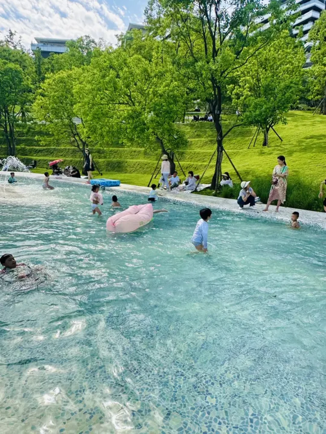 商业乐园一次两三百,免费的地方却被收藏三五千:翻了十几个城市的清单,爆火的全踩中这4条
