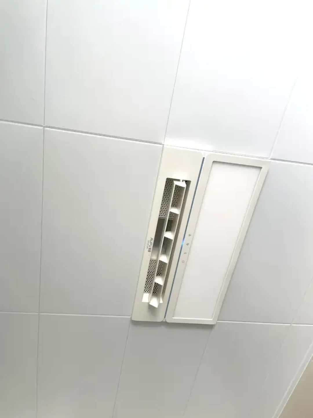 厨房降温彻底吵翻了:200块的凉霸、1000块的普通挂机、4000块的厨房空调,我把全网真实反馈都扒了一遍