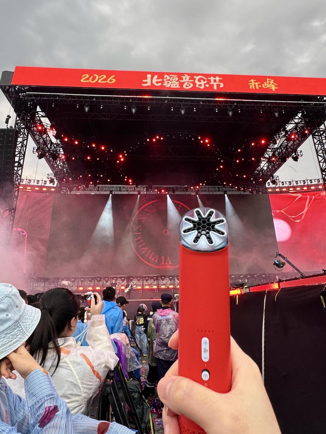 戴森的799元小风扇上市4个月还吵翻了:翻完20万播放的对决和几百条评论,我算清