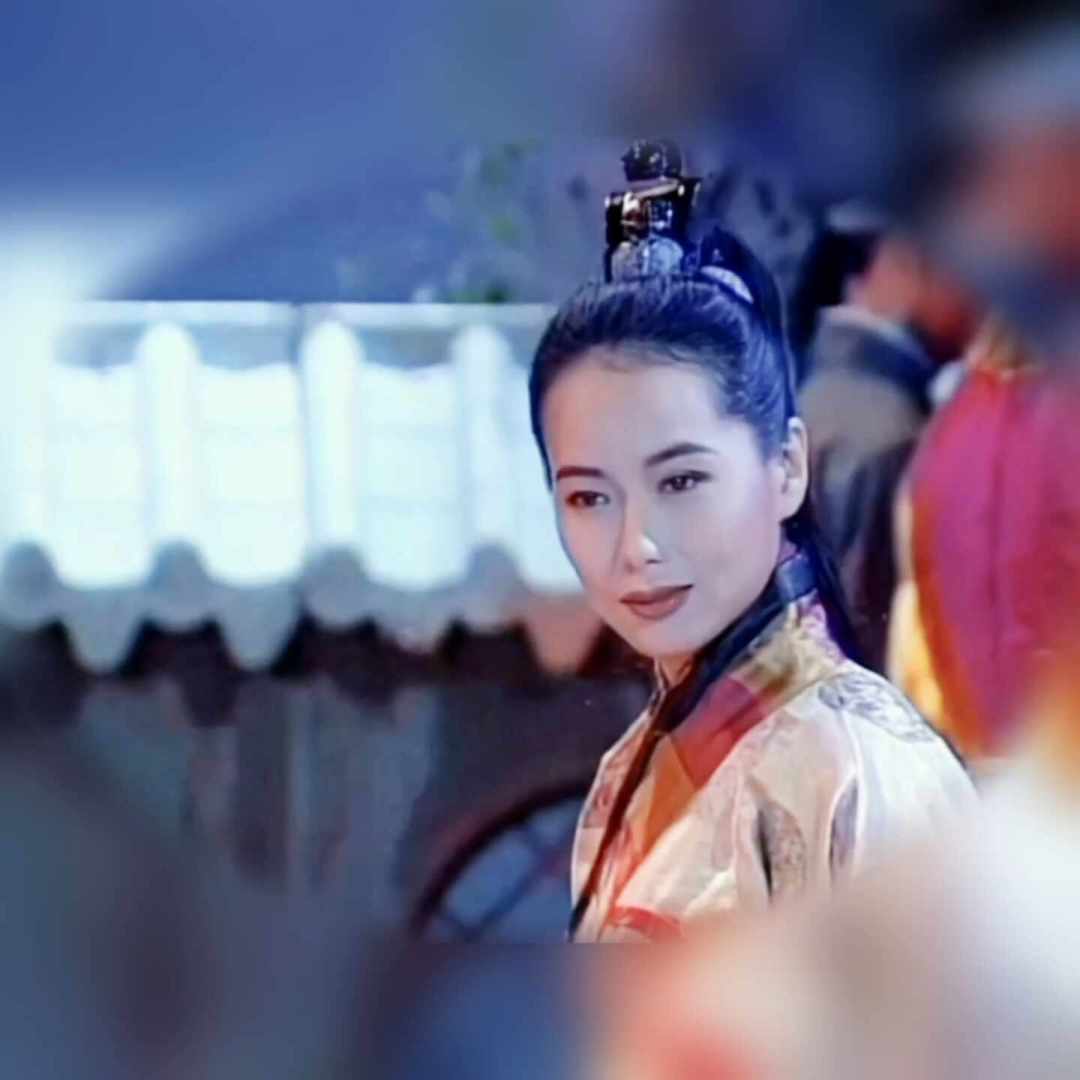 马景涛盛赞叶童,把一桩三十年旧争论又翻出来了:94版《倚天屠龙记》的赵敏,真是“救场”袁洁莹?