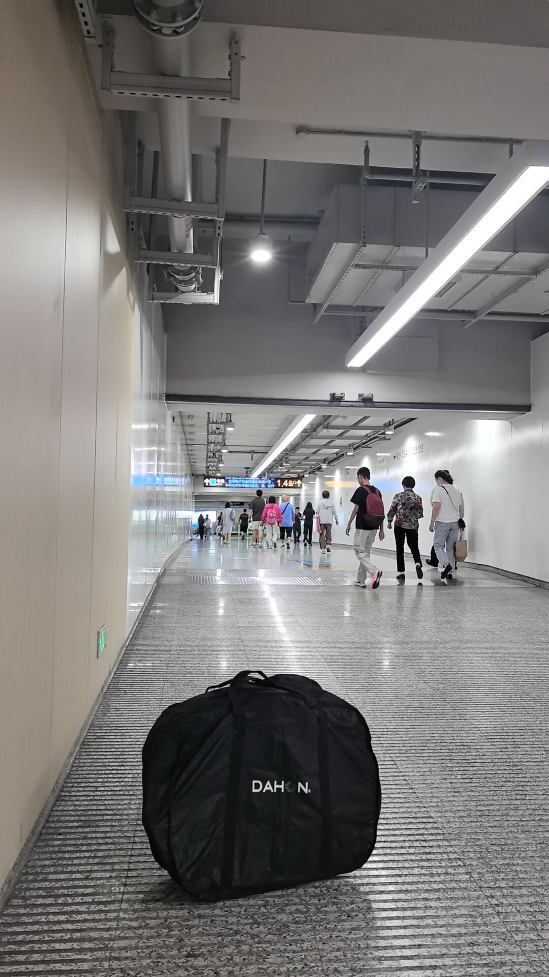 小布进上海地铁，有人丝滑有人被拦：汇总3个月骑友实测，查的不是车是罩