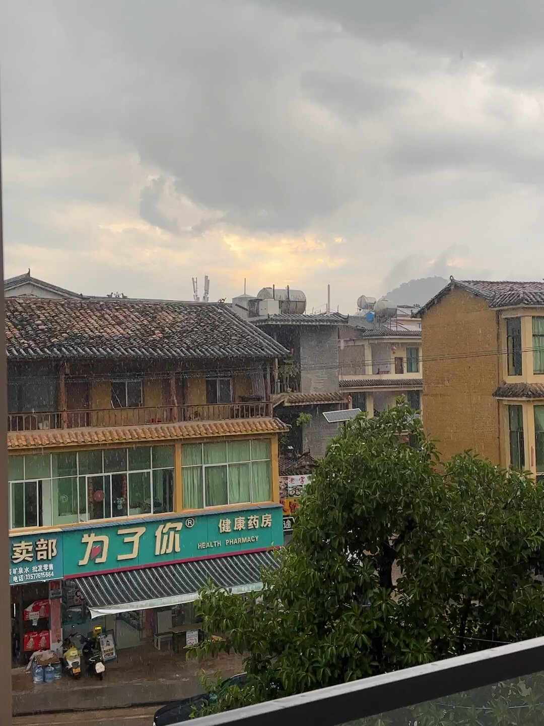 天气预报显示云南天天下雨到月底:退票前,先看看你的行程属于哪一类