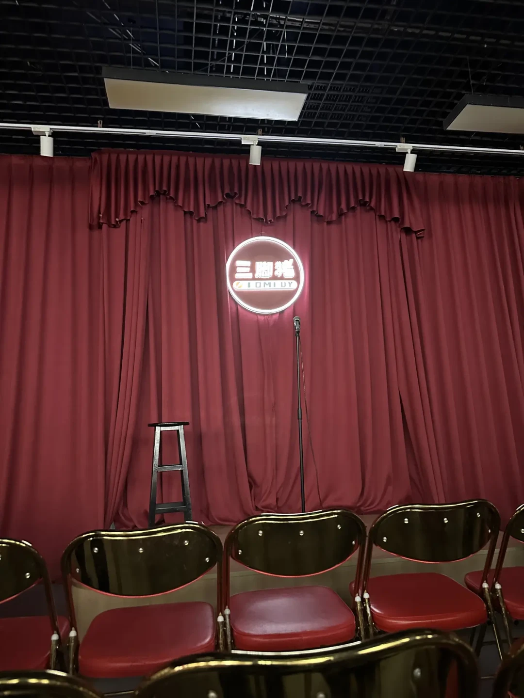被节目种草后第一次看线下脱口秀:从30块开放麦到580元专场,新手买票避坑指南