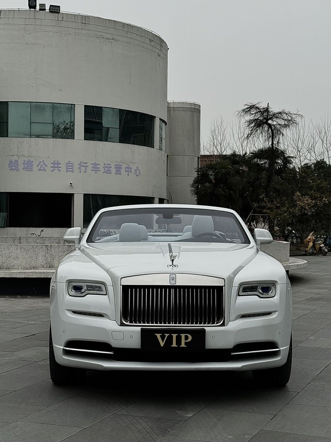 国庆想订劳斯莱斯婚车?幻影头车一场8500元,还有的“劳斯莱斯”是金马改的