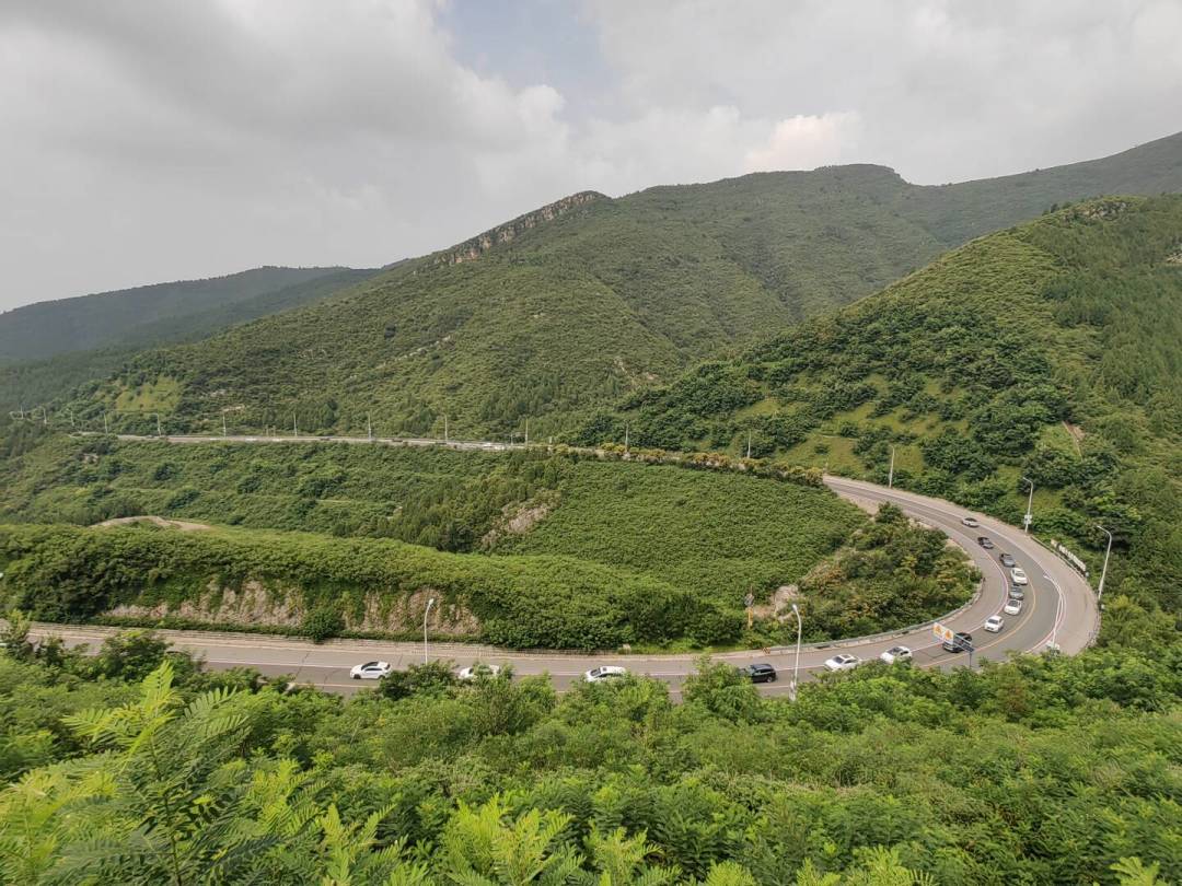 都说电车不怕长下坡,但有个前提:别满电——暑期进山前的下坡功课