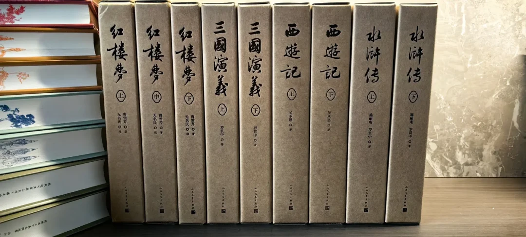 学校要求读《水浒传》,孩子吐槽“全是到处作恶的法外狂徒”?122条评论吵成两派:问题不在书,在读法